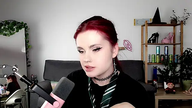 Snapshot of Della_Ideal chatting on September 21, 2025, 6:46 pm Della Ideal online show from September 21, 2025, 6:46 pm