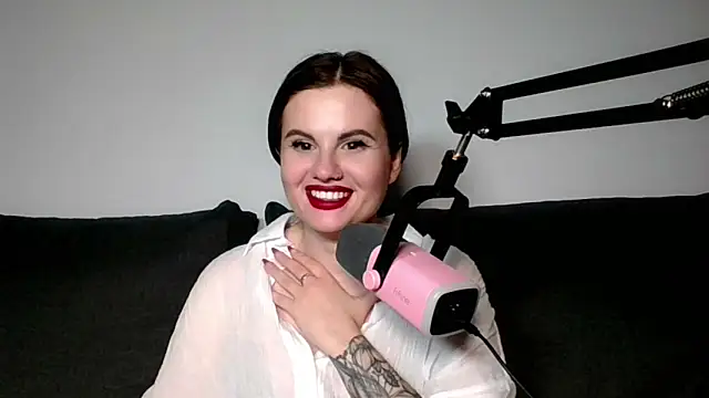 Snapshot of Della_Ideal chatting on March 18, 2025, 7:01 pm Della Ideal online show from March 18, 2025, 7:01 pm