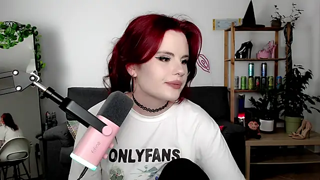 Snapshot of Della_Ideal chatting on September 20, 2025, 4:34 pm Della Ideal online show from September 20, 2025, 4:34 pm