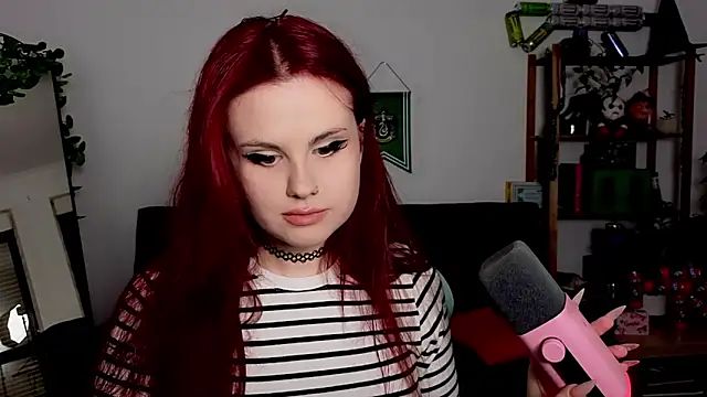 Snapshot of Della_Ideal chatting on November 24, 2025, 6:08 pm Della Ideal online show from November 24, 2025, 6:08 pm