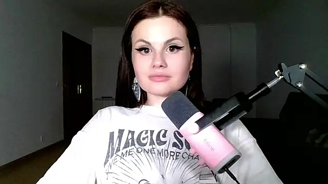 Snapshot of Della_Ideal chatting on March 17, 2025, 9:24 pm Della Ideal online show from March 17, 2025, 9:24 pm