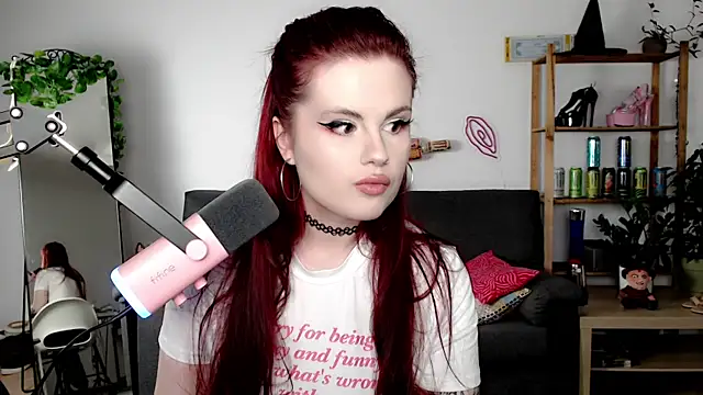 Snapshot of Della_Ideal chatting on September 23, 2025, 5:42 pm Della Ideal online show from September 23, 2025, 5:42 pm