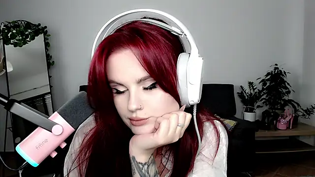 Snapshot of Della_Ideal chatting on September 8, 2025, 6:07 pm Della Ideal online show from September 8, 2025, 6:07 pm