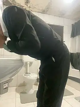 Snapshot of rogerdik76 chatting on February 19, 2026, 12:07 am rogerdik76 online show from February 19, 2026, 12:07 am