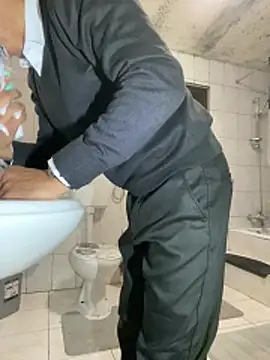 Snapshot of rogerdik76 chatting on February 9, 2026, 6:22 am rogerdik76 online show from February 9, 2026, 6:22 am