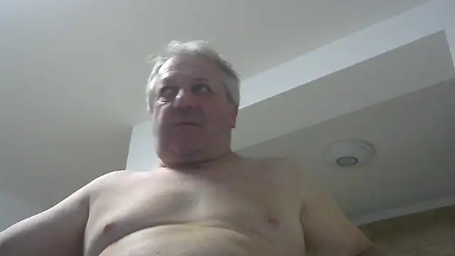 Snapshot of jerkoutdoor70 chatting on October 19, 2025, 5:05 pm jerkoutdoor70 online show from October 19, 2025, 5:05 pm