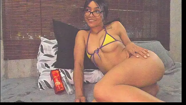 SoleiAndKairo online show from March 17, 2025, 4:08 am