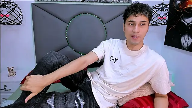 Snapshot of buddy_whitte chatting on February 16, 2026, 4:05 pm buddy whitte online show from February 16, 2026, 4:05 pm