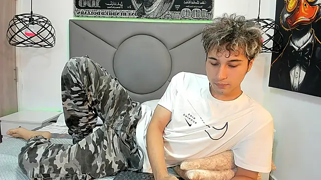 Snapshot of buddy_whitte chatting on October 28, 2025, 12:04 pm buddy whitte online show from October 28, 2025, 12:04 pm