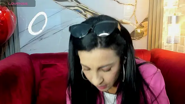 Bella williamss  online show from February 10, 2026, 7:35 pm