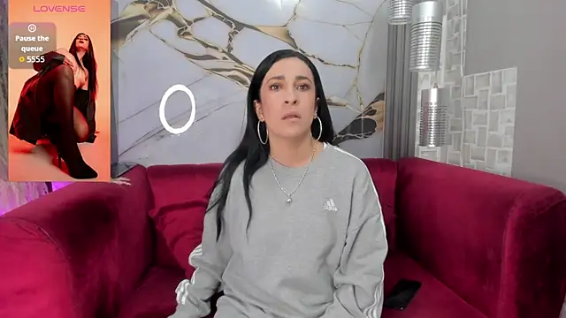 Bella williamss  online show from February 16, 2026, 7:34 pm