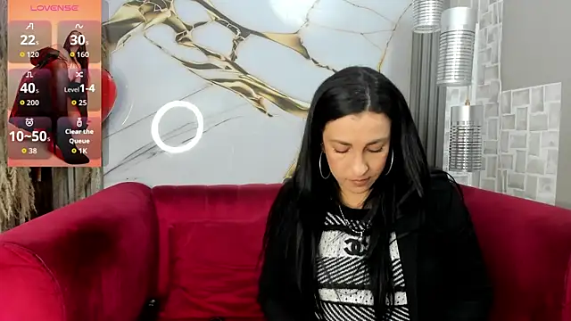 Bella williamss  online show from April 14, 2026, 7:41 pm