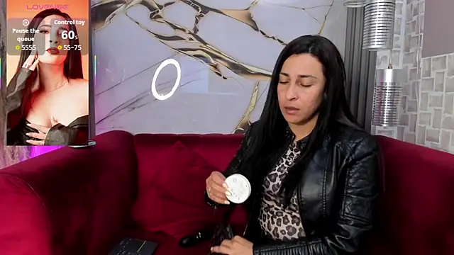 Bella williamss  online show from October 27, 2025, 8:10 pm