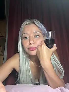 Snapshot of WhiteSnow09 chatting on February 24, 2025, 5:22 am WhiteSnow09 online show from February 24, 2025, 5:22 am