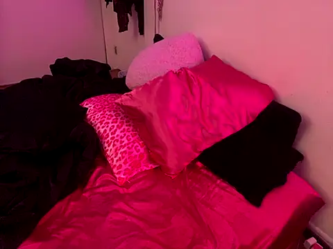 Snapshot of ChrryFoxx chatting on September 26, 2025, 8:21 am ChrryFoxx online show from September 26, 2025, 8:21 am