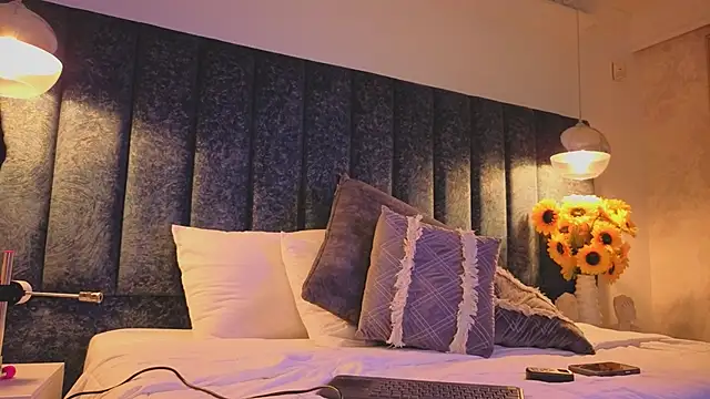 Ariannaa Suarez1 online show from April 4, 2026, 8:04 pm