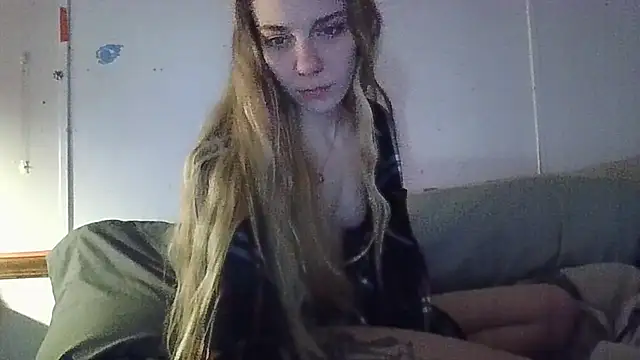 qtkayyzzxoxo online show from March 17, 2025, 7:37 pm