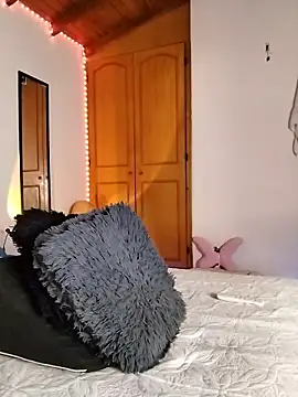 Snapshot of morenosiam chatting on December 17, 2025, 1:54 am morenosiam online show from December 17, 2025, 1:54 am