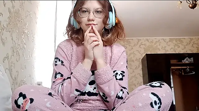 PollyRhood online show from February 27, 2025, 12:34 pm