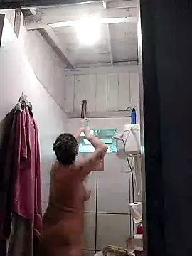 Fellyna online show from November 26, 2025, 1:44 pm