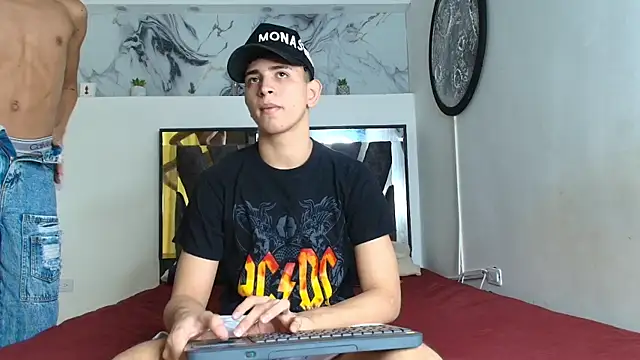 KING OFF BOYS online show from October 28, 2025, 1:21 pm