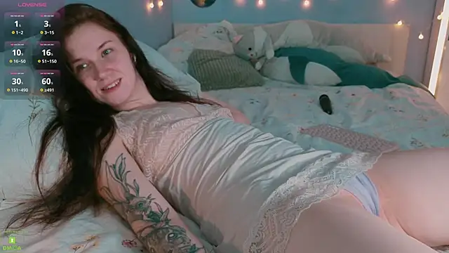 Snapshot of Erytheia chatting on November 23, 2025, 9:19 am Erytheia online show from November 23, 2025, 9:19 am