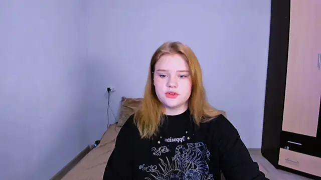 LaseyMoon online show from November 27, 2025, 1:50 am