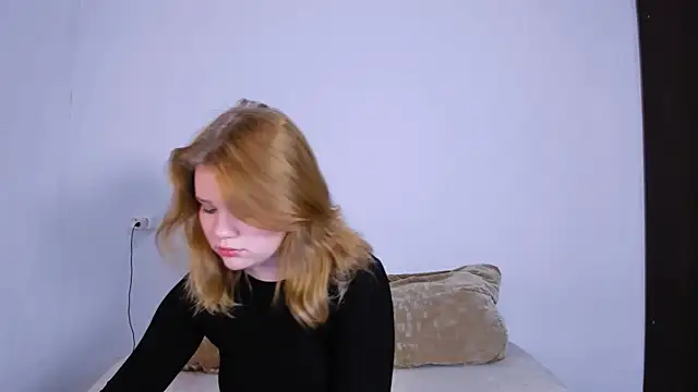 LaseyMoon online show from October 18, 2025, 10:34 pm