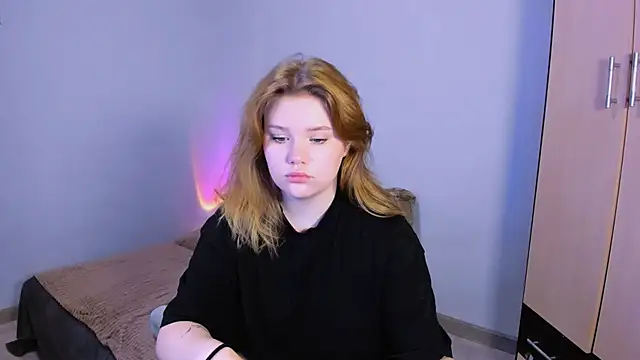 LaseyMoon online show from November 8, 2025, 1:42 am