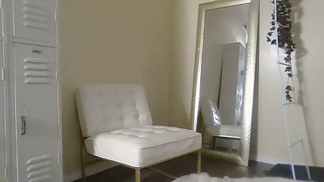 princesskimamii online show from December 4, 2025, 4:22 am