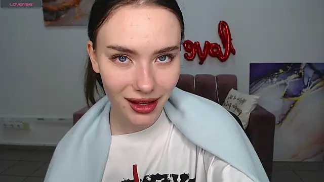 Snapshot of ElenaOconar chatting on March 10, 2025, 9:45 am ElenaOconar online show from March 10, 2025, 9:45 am