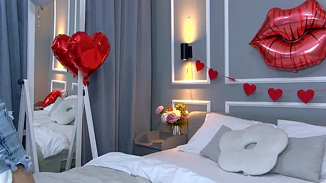 Snapshot of AsterQuinn chatting on March 4, 2026, 12:35 pm AsterQuinn online show from March 4, 2026, 12:35 pm