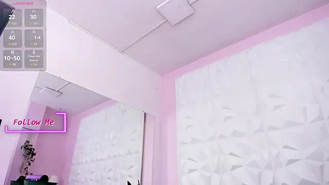 Snapshot of Valeriagomez_ chatting on September 16, 2025, 12:17 pm Valeriagomez online show from September 16, 2025, 12:17 pm