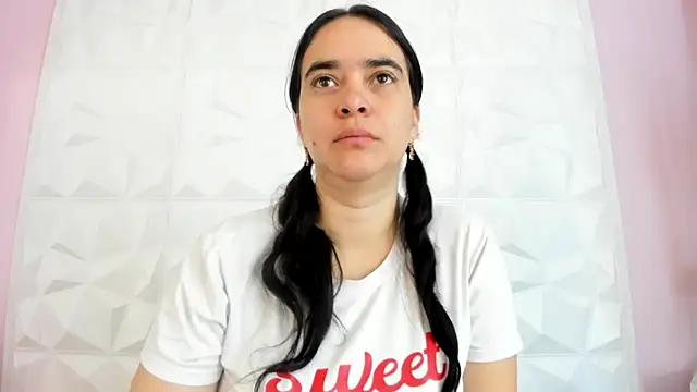 Snapshot of Valeriagomez_ chatting on November 2, 2025, 11:59 am Valeriagomez online show from November 2, 2025, 11:59 am