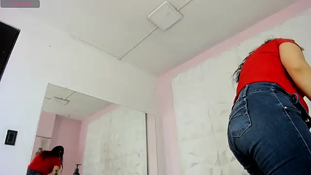 Snapshot of Valeriagomez_ chatting on October 29, 2025, 12:26 pm Valeriagomez online show from October 29, 2025, 12:26 pm