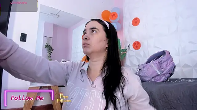 Snapshot of Valeriagomez_ chatting on October 31, 2025, 12:13 pm Valeriagomez online show from October 31, 2025, 12:13 pm