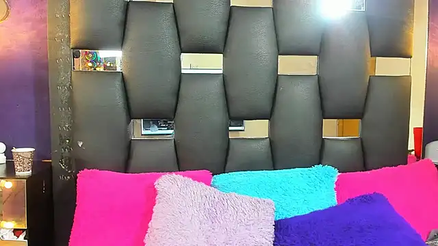 EMYCLARK01 online show from September 13, 2025, 4:23 am