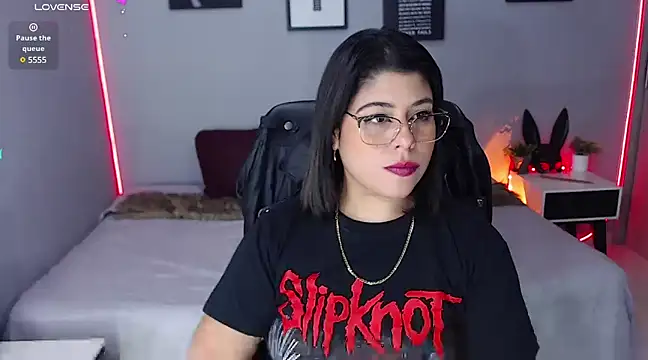 Snapshot of Veronika_metal chatting on February 24, 2025, 5:42 pm Veronika metal online show from February 24, 2025, 5:42 pm