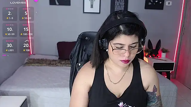 Snapshot of Veronika_metal chatting on March 2, 2025, 2:51 am Veronika metal online show from March 2, 2025, 2:51 am