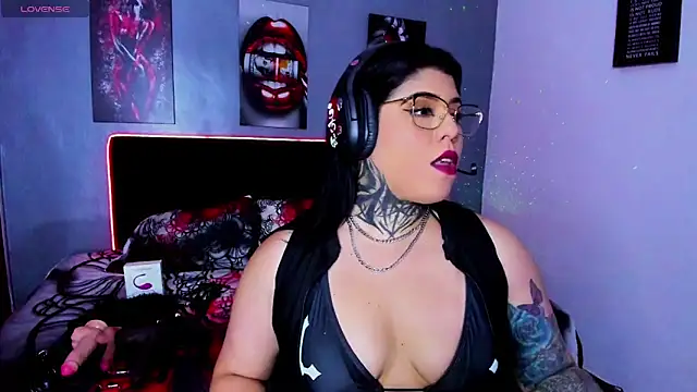 Veronika metal online show from April 14, 2026, 9:53 pm