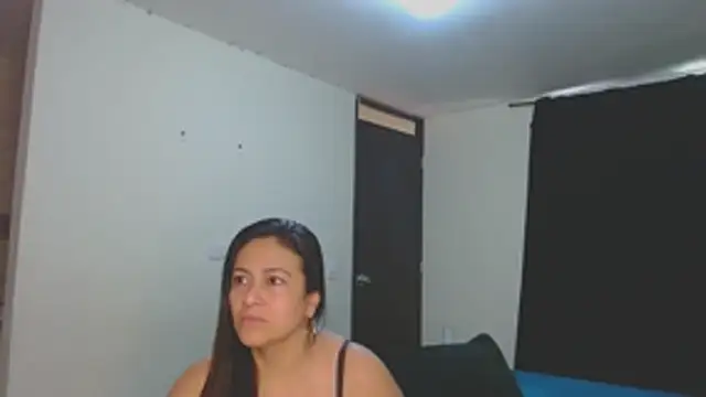 Snapshot of roxanasexy2025 chatting on December 2, 2025, 12:29 pm roxanasexy2025 online show from December 2, 2025, 12:29 pm