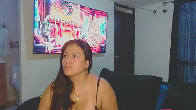 roxanasexy2025 online show from December 22, 2025, 12:05 pm