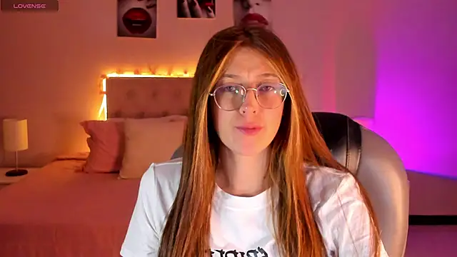 Emily Warren  online show from March 11, 2026, 7:41 pm