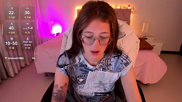 Emily Warren  online show from November 11, 2025, 7:30 pm