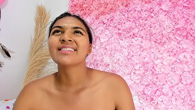 Snapshot of Melodymoore_ chatting on February 18, 2026, 9:22 pm Melodymoore online show from February 18, 2026, 9:22 pm