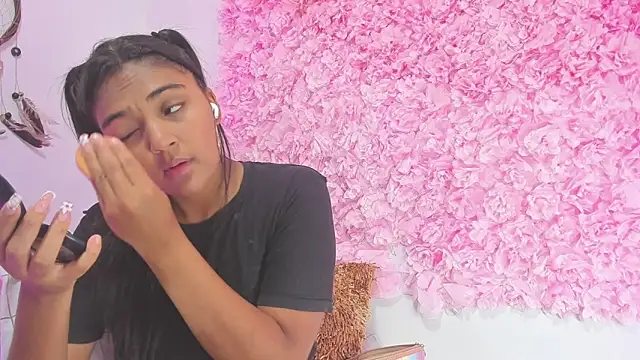 Snapshot of Melodymoore_ chatting on February 28, 2026, 10:53 pm Melodymoore online show from February 28, 2026, 10:53 pm