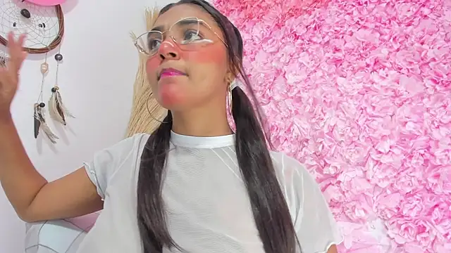 Snapshot of Melodymoore_ chatting on February 21, 2026, 9:28 pm Melodymoore online show from February 21, 2026, 9:28 pm