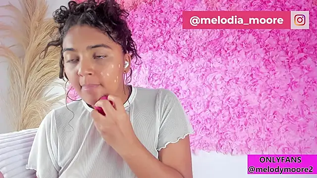 Snapshot of Melodymoore_ chatting on November 22, 2025, 10:08 pm Melodymoore online show from November 22, 2025, 10:08 pm