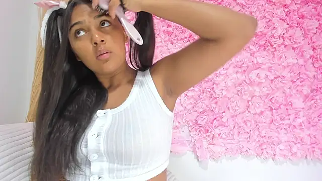 Snapshot of Melodymoore_ chatting on February 4, 2026, 9:21 pm Melodymoore online show from February 4, 2026, 9:21 pm