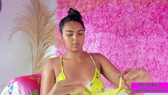 Snapshot of Melodymoore_ chatting on November 3, 2025, 10:13 pm Melodymoore online show from November 3, 2025, 10:13 pm